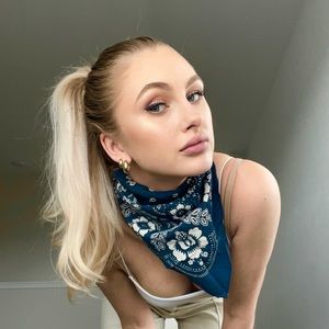 Meet your Posher, Alexis